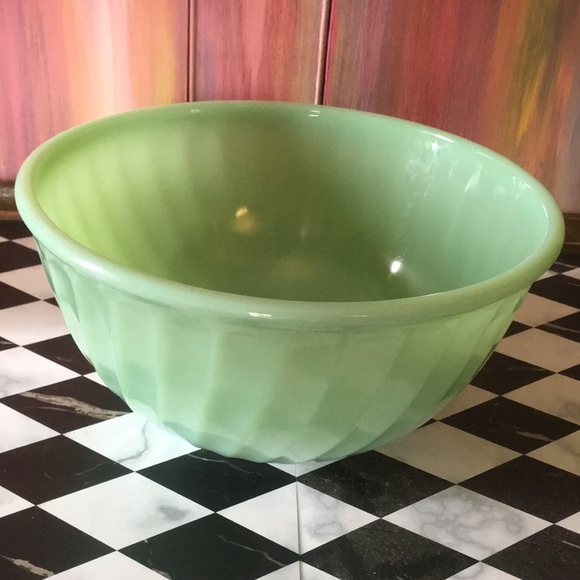 Vintage Fire King Jadeite Pair Mixing Bowls 7” 9” - Picture 2 of 7